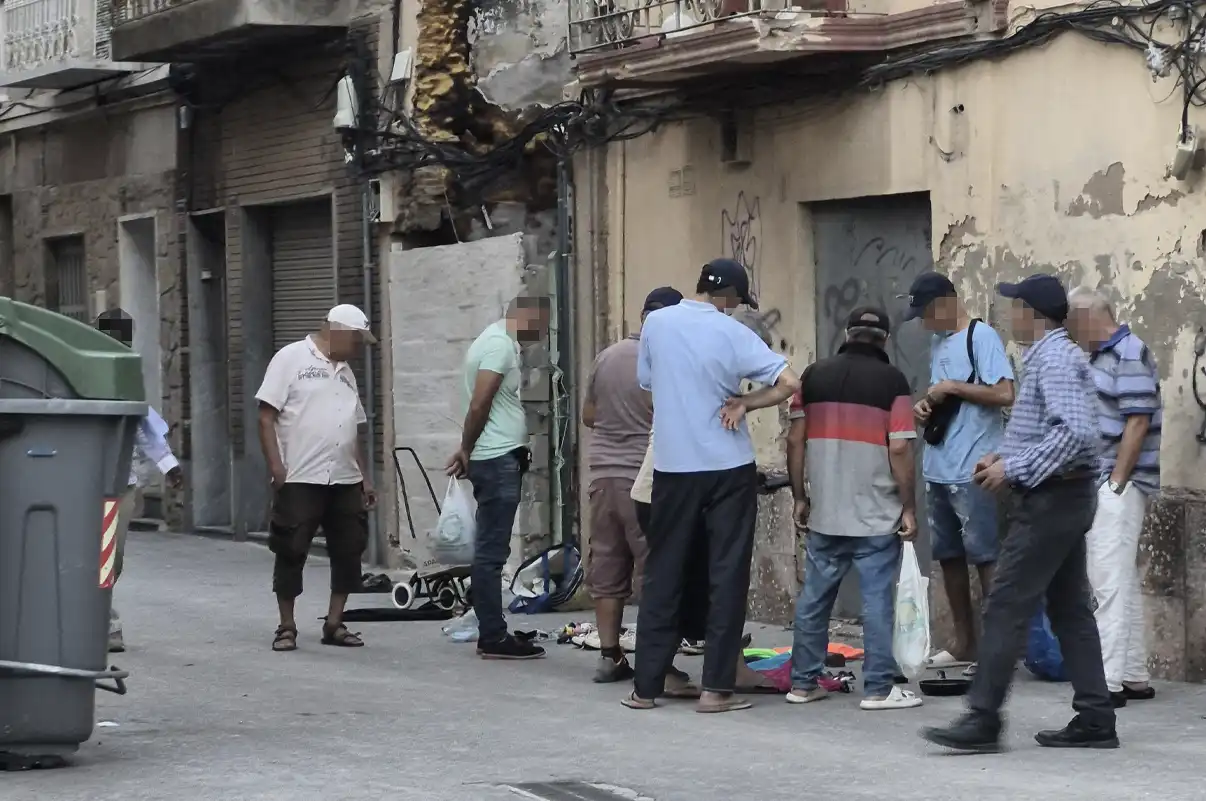 Mercadillo improvisado en la calle de Las Beatas